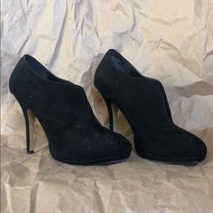 Black heel booties